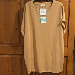 NWT L tan top short sleeve and scoop neck by Umgee